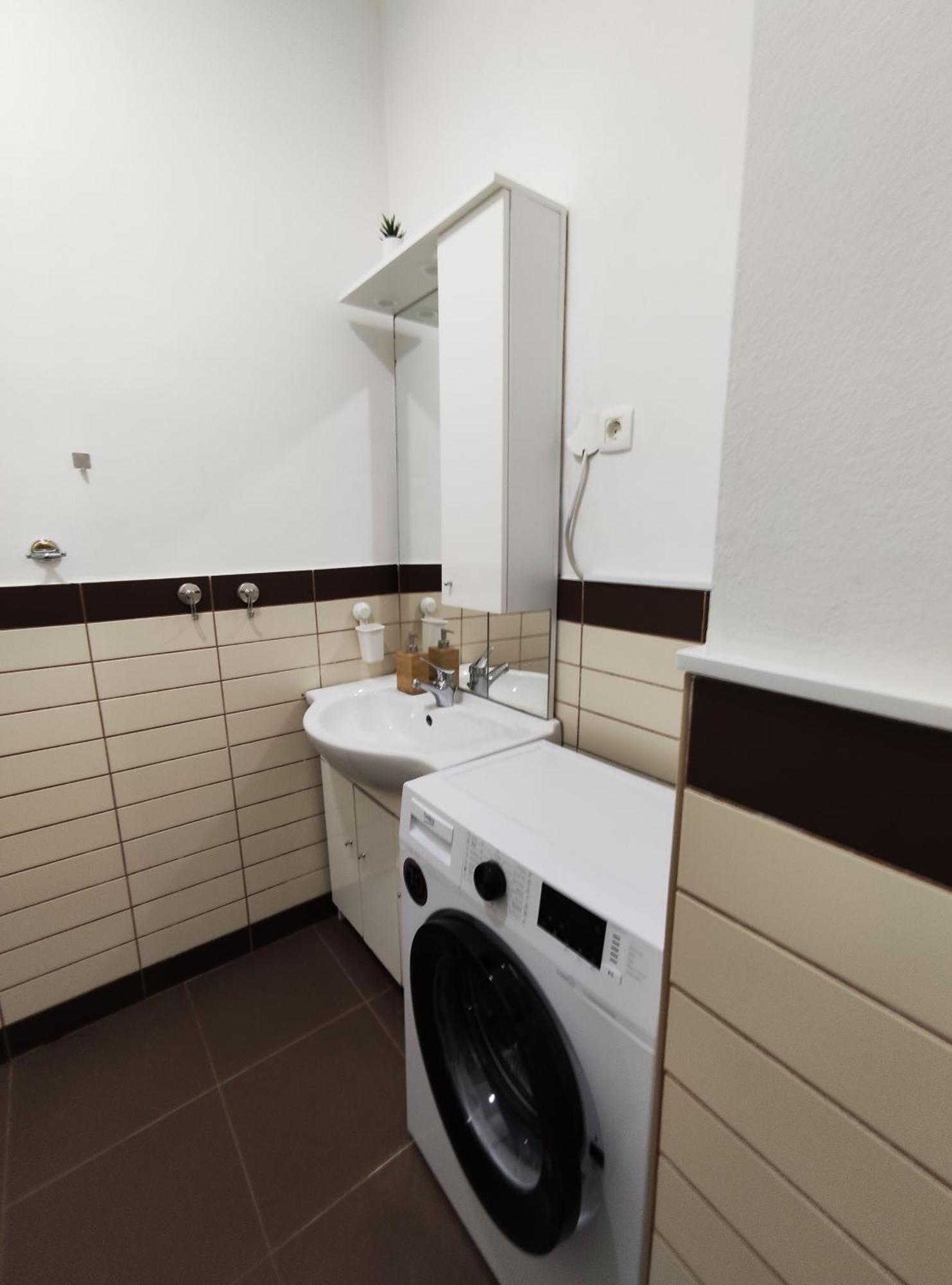 Studio Apartment Sisters 3-4 Ljubljana Exteriör bild