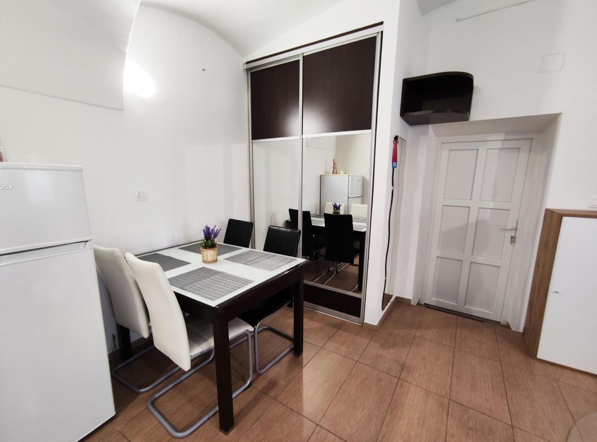 Studio Apartment Sisters 3-4 Ljubljana Exteriör bild