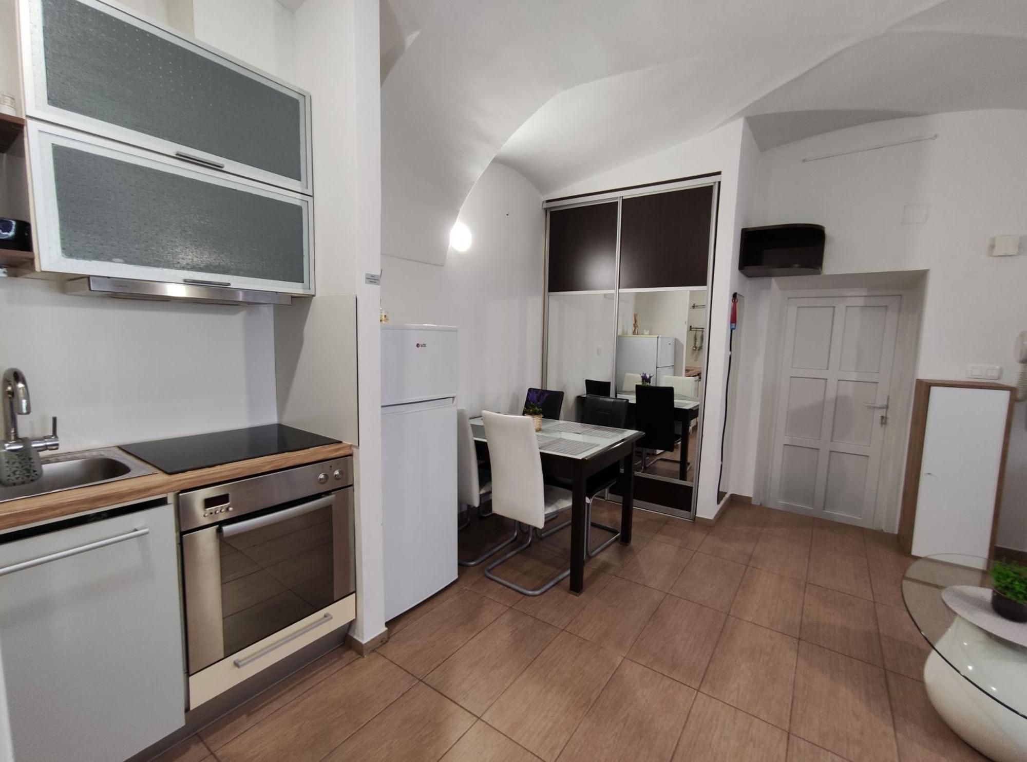 Studio Apartment Sisters 3-4 Ljubljana Exteriör bild