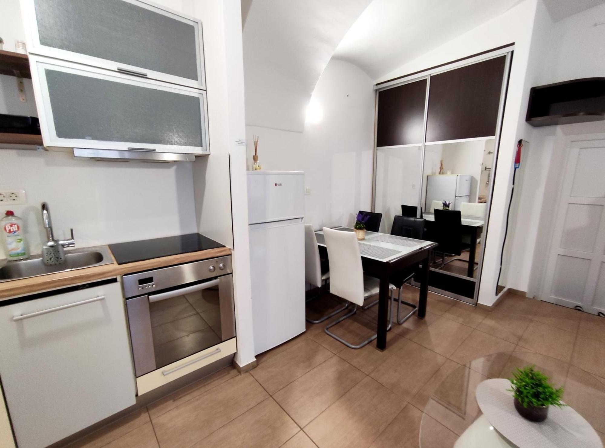 Studio Apartment Sisters 3-4 Ljubljana Exteriör bild